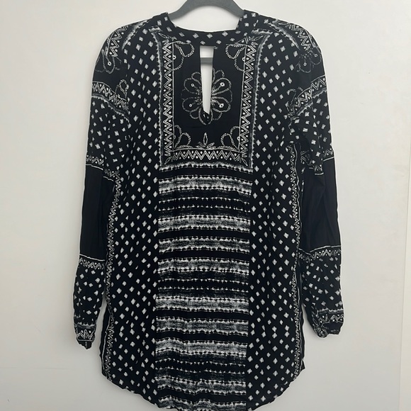 EUC Rip Curl black and white tunic - Picture 1 of 5